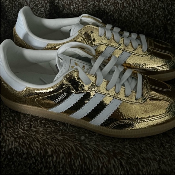 adidas Samba Classic Sneakers in Metallic Gold - Picture 4 of 4